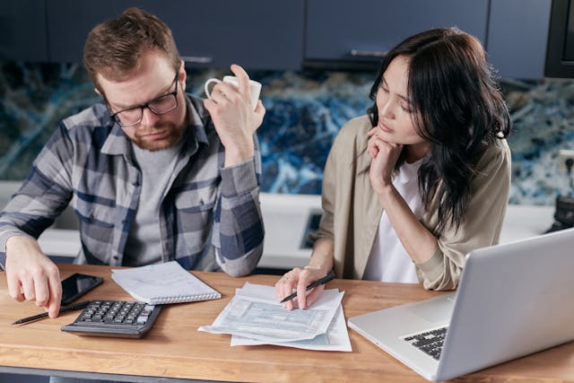 , saving, paying off debt, money habits, financial goals, financial assessment, debt strategies, savings guidance, investment basics, mindset, money habits, action plan, accountability, financial education, goal setting, expense tracking, debt payoff methods, emergency fund, financial behavior, financial planning, financial motivation, financial support