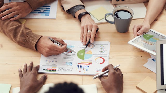 coaching financiero, coach financiero, finanzas personales, finanzas empresariales, asesor financiero, presupuestos, ahorro, pago de deudas, hábitos financieros, objetivos financieros, evaluación financiera, manejo de deudas, inversión, mentalidad financiera, plan de acción, responsabilidad, educación financiera, metas financieras, salud financiera, fondo de emergencia, hábitos de gasto, motivación, seguimiento, planificación financiera, estrategias financieras