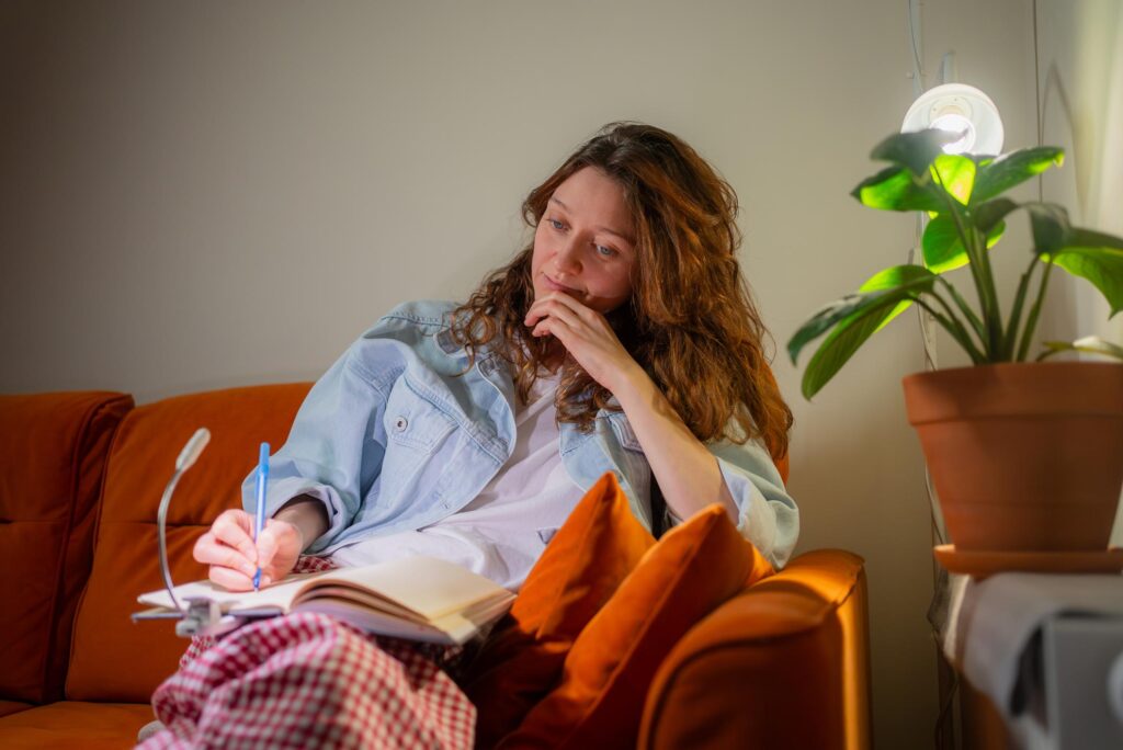 emotional strength, emotional strength of single mothers, resilience in single motherhood, single mom resilience, strength of single moms, emotional resilience parenting, motherhood resilience, parenting strength, single mother inspiration, overcoming challenges single moms, single mothers