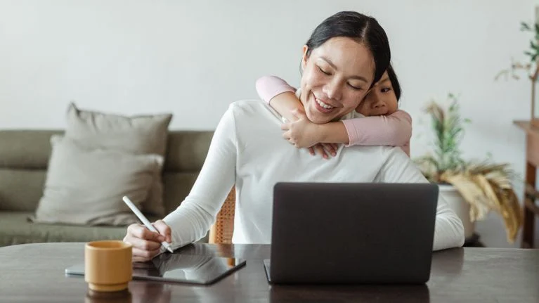 financial tips, financial tips for single moms, single mom budgeting, budgeting for single parents, money management for moms, single parent financial planning, emergency fund tips, financial advice for mothers, parenting finances, managing money as a single mom