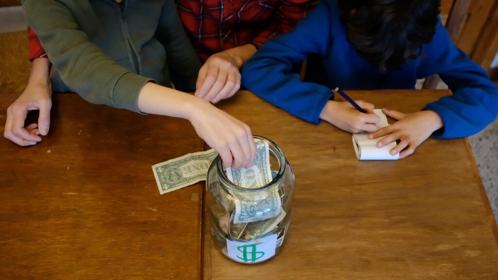 financial tips, financial tips for single moms, single mom budgeting, budgeting for single parents, money management for moms, single parent financial planning, emergency fund tips, financial advice for mothers, parenting finances, managing money as a single mom