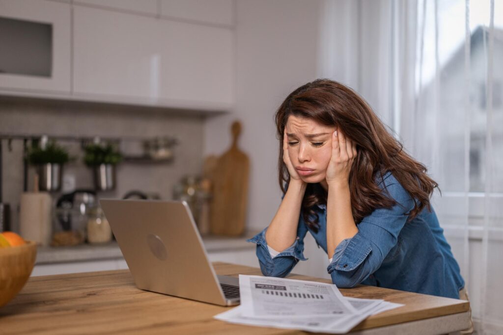 manage debt, manage debt as a single parent, debt management tips, budgeting strategies, pay off debt fast, personal finance tips, reduce debt, financial planning, debt repayment strategies, credit management