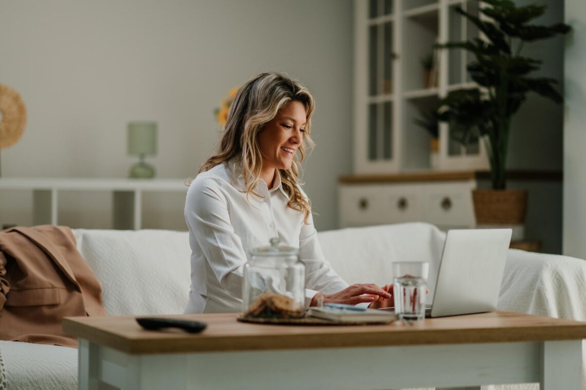 resume writing tips, executive resume, senior level resume, resume for leadership roles, resume tips for managers, ATS resume tips, professional resume writing, resume achievements examples, leadership resume tips, get hired