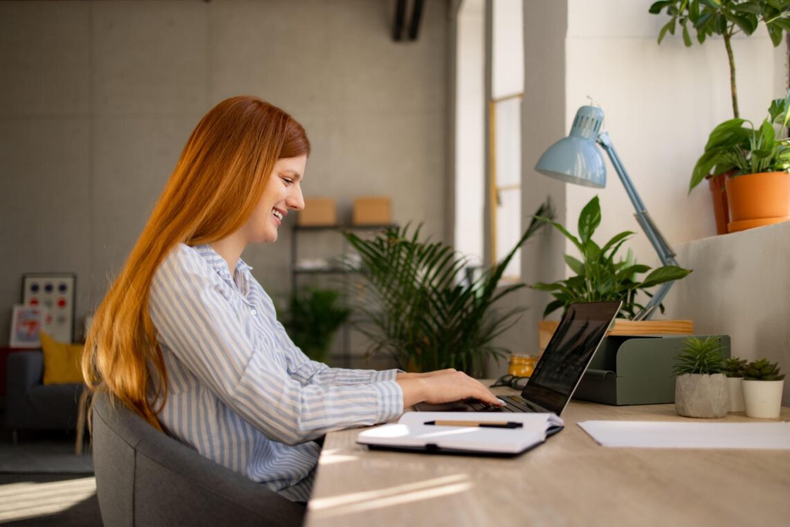 ai tools, free ai tools, ai tools for freelancing, single moms freelancing, ai tools for single moms, freelance work from home, ChatGPT freelancing, earn money online moms, AI side hustle ideas, freelancing for beginners, ChatGPT, artificial intelligence