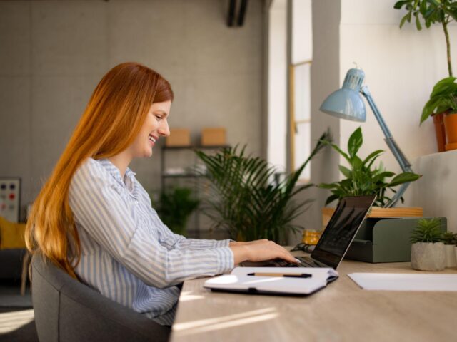 How AI Tools Help Single Moms Freelancing