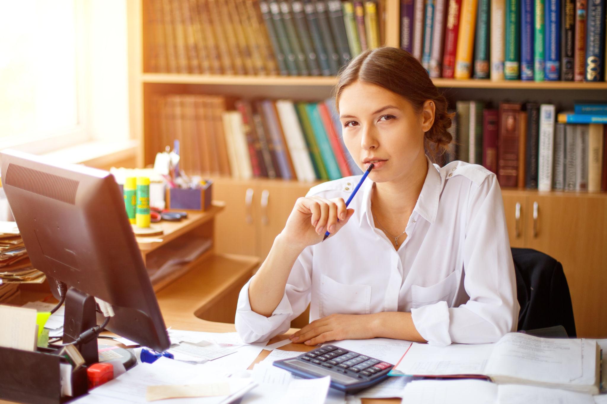 budgeting tips, budgeting tips for working professionals, money management for professionals, monthly budget planning, saving money tips, personal finance tips, budgeting for employees, financial planning for professionals, expense tracking tips, smart budgeting strategies