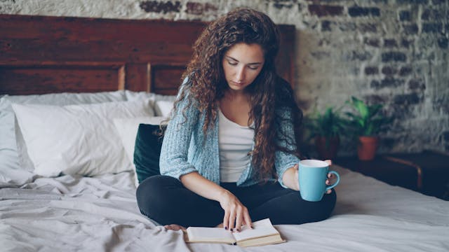 morning routine, morning routine for working moms, daily routine for moms, productive morning habits, working mom schedule, organized mornings, mom life balance, morning tips for moms