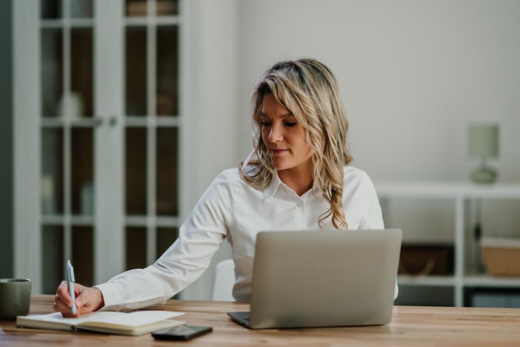 resume words, resume, powerful resume words, resume tips for women, action words resume, resume writing tips, strong resume language, job application tips, career advice for women, resume keywords, improve resume writing