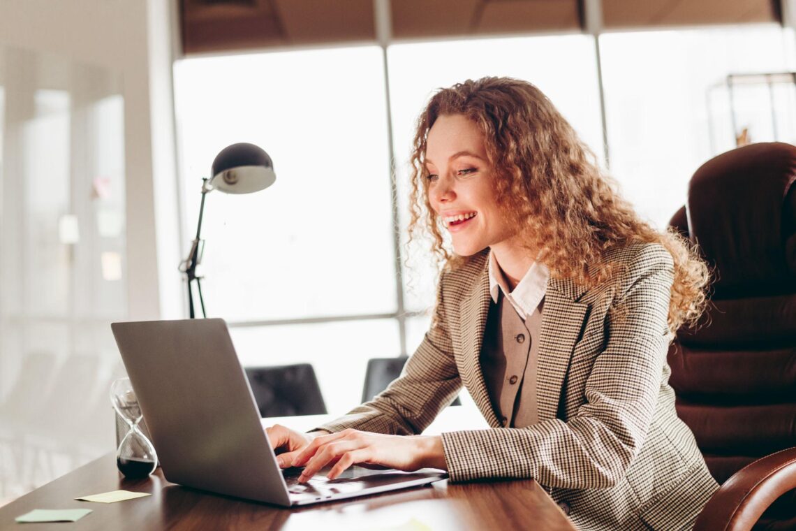 resume writer, hire a resume writer, professional resume writer, resume writer increase salary, resume help for higher pay, ATS resume writer, executive resume writer, best resume writer, resume writer for professionals, salary increase resume tips, resume services, job search resume help