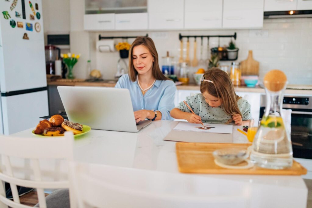 side hustles, side hustles for single moms, weekly paying jobs, work from home for moms, flexible jobs for moms, online side hustles, earn money weekly, single mom income ideas, part time jobs for mothers, side income for moms, side hustle, single moms