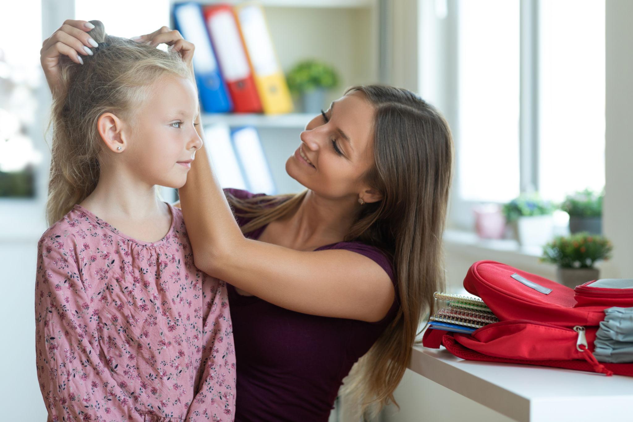 single mom, single mom hacks, school mornings, single mom school mornings, morning routine for moms, parenting hacks, back to school tips, busy mom tips, single parent mornings, school morning routine, Busy School Mornings