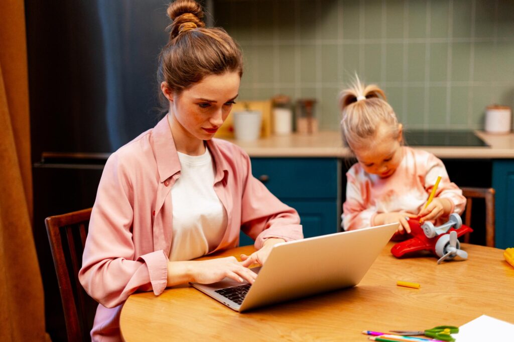 single mom, single mom hacks, school mornings, single mom school mornings, morning routine for moms, parenting hacks, back to school tips, busy mom tips, single parent mornings, school morning routine, Busy School Mornings