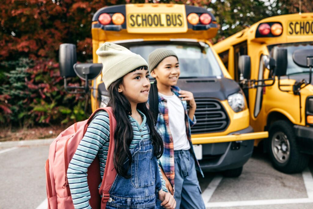 single mom, single mom hacks, school mornings, single mom school mornings, morning routine for moms, parenting hacks, back to school tips, busy mom tips, single parent mornings, school morning routine, Busy School Mornings