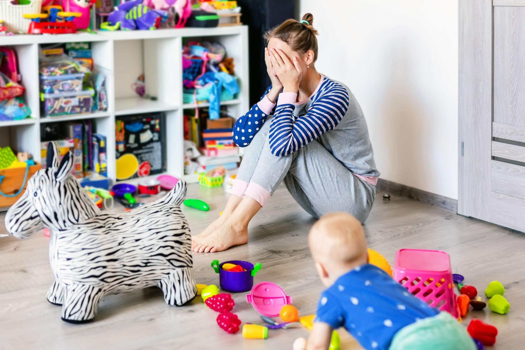 single mom burnout, burnout for single mothers, overwhelmed single mom, stress relief for moms, single mom self care, emotional exhaustion, parenting stress, mental health for moms, signs of burnout, single mother wellness, single mom, single moms