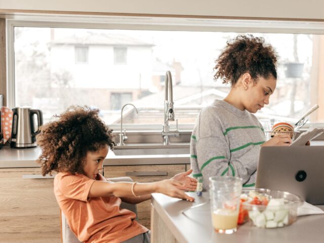 How Single Moms Use ChatGPT to Save Time