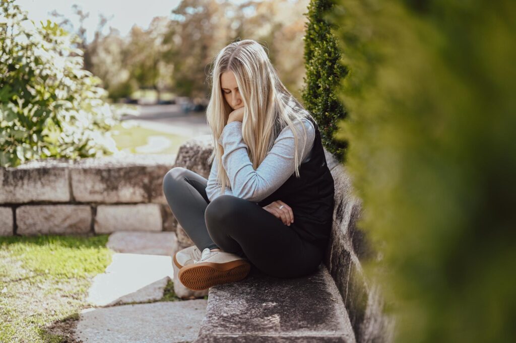 single moms, single motherhood loneliness, lonely single mothers, support for single moms, parenting alone, emotional health for mothers, single parent support, single mom challenges, single mom, loneliness