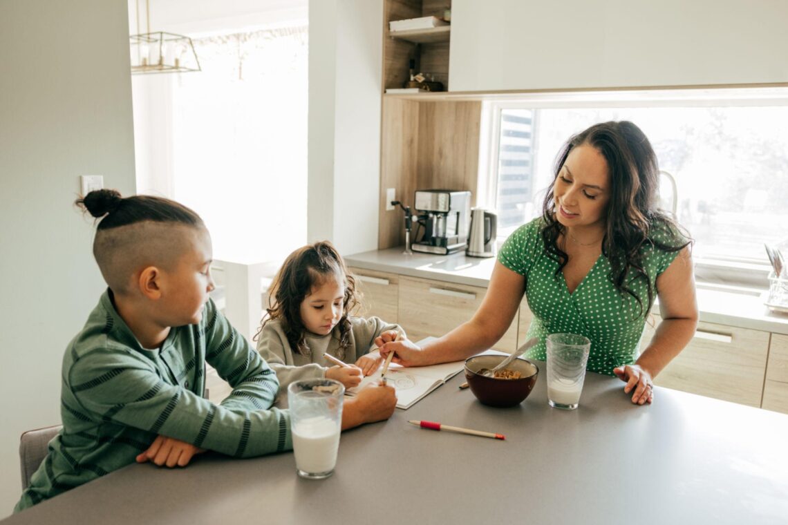 single moms, red flags for single moms, dating advice for single moms, toxic relationships warning signs, co-parenting red flags, financial red flags, parenting boundaries, safety tips for single moms, relationship advice for mothers, healthy boundaries for single moms