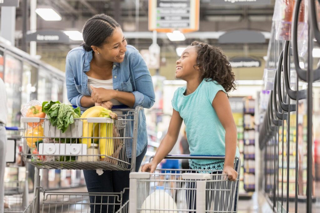 single moms, grocery budget tips, single moms budget help, save money on groceries, grocery savings 2026, budget meals for moms, affordable family meals, single parent budgeting, grocery planning tips, low cost meal ideas, family grocery savings, smart grocery shopping