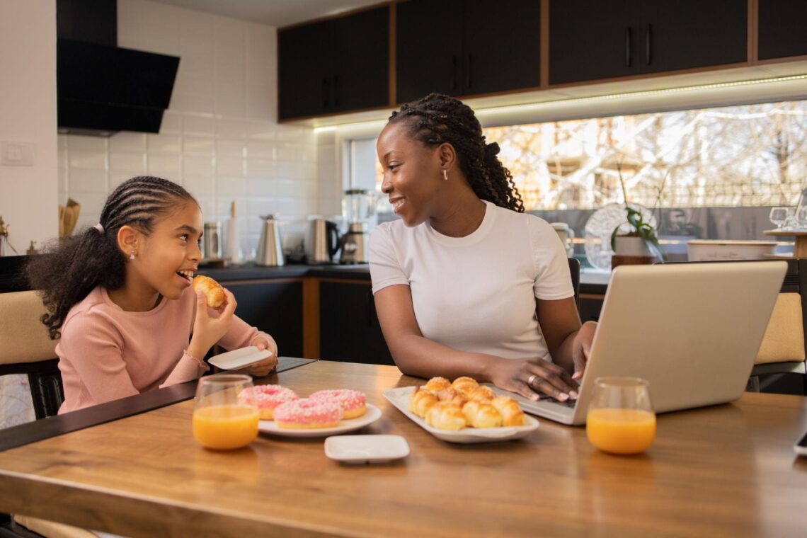 single moms, AI job search, jobs for single moms, remote work for moms, AI resume builder, flexible jobs, work from home moms, career tools AI, job search tips moms, AI career help