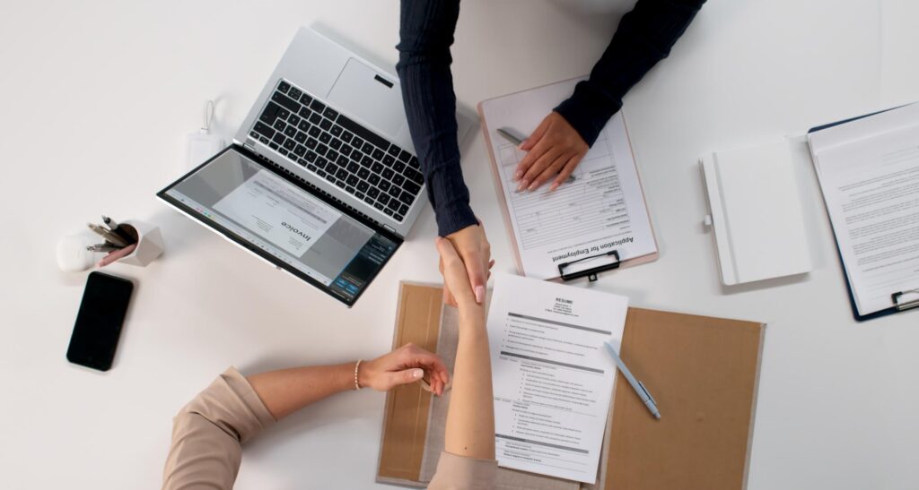 write a resume, women leadership resume, leadership resume tips, resume for women professionals, resume achievements, leadership skills resume, professional resume writing, ATS resume tips, women career growth, management resume