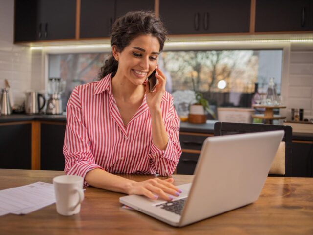 Best AI Tools for Busy Moms Running a Home Business