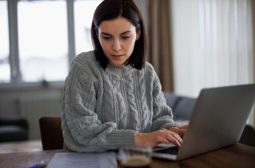 AI Tools, single mom, artificial intelligence for small business, AI automation, small business technology, AI customer service, AI marketing tools, inventory management software, single mom entrepreneur, business automation, AI business solutions