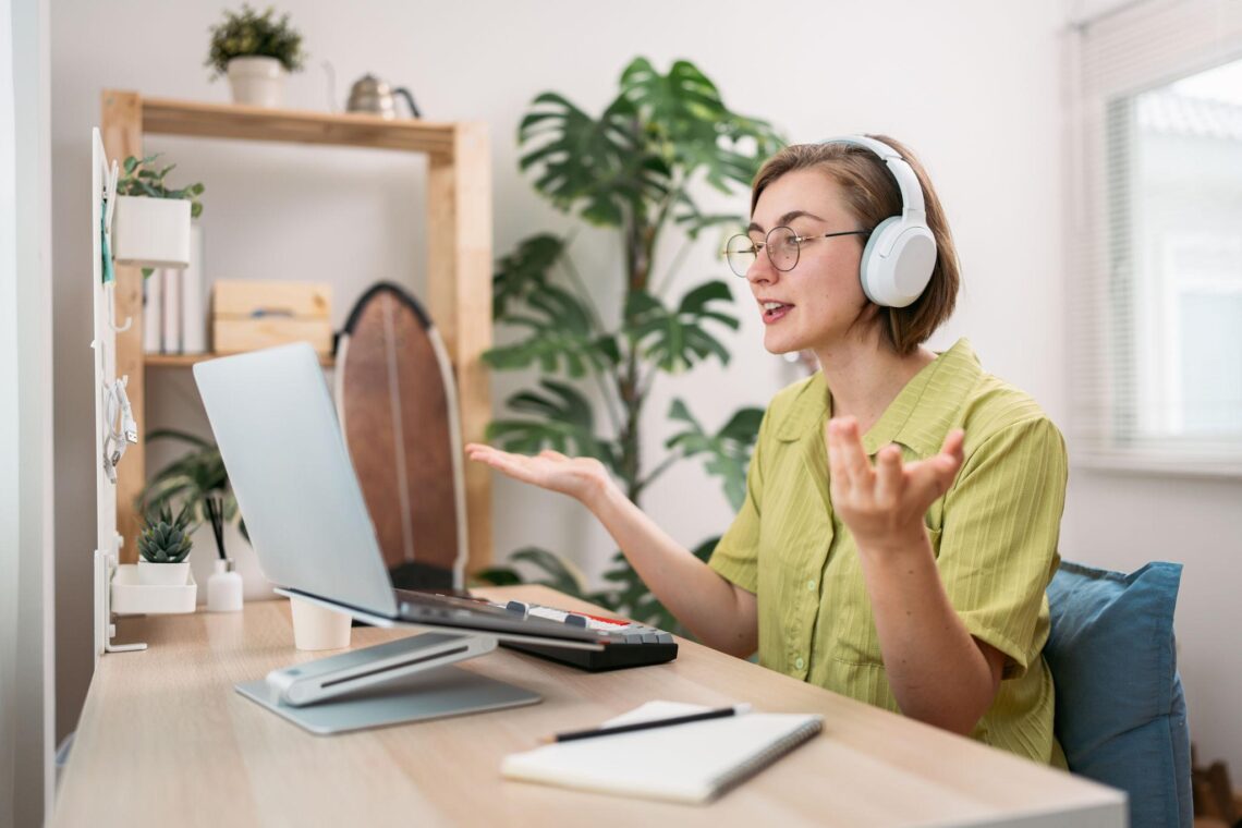 remote work, AI in business, future of remote work, AI virtual assistants, async work, remote companies, AI analytics, distributed teams, workplace automation, remote collaboration, global hiring, AI productivity, future workplace, remote business trends, artificial intelligence
