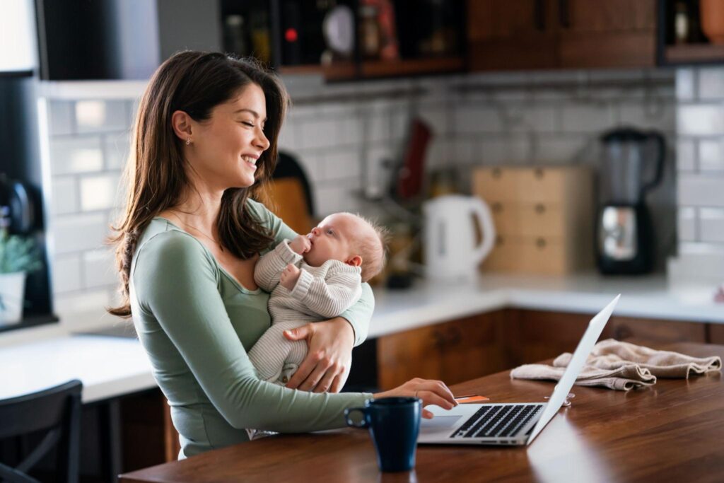 career advancement, career advancement for single moms, professional growth for moms, single mom career tips, career success for mothers, work-life balance for single moms, career development strategies, flexible jobs for moms, networking for single mothers, career growth tips