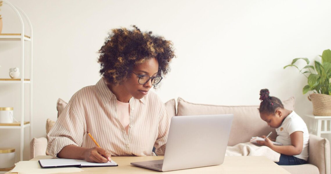 career advancement, career advancement for single moms, professional growth for moms, single mom career tips, career success for mothers, work-life balance for single moms, career development strategies, flexible jobs for moms, networking for single mothers, career growth tips
