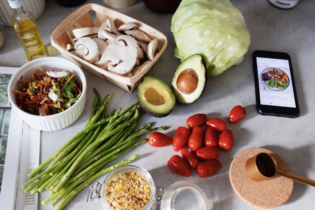healthy eating, healthy eating tips, single mom nutrition, single mom, meal planning for moms, healthy family meals, budget friendly healthy meals, busy mom meal ideas, healthy snacks, family nutrition, easy healthy recipes, healthy lifestyle, single mom health, nutritious meals for families