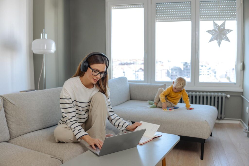 remote work, flexible remote jobs, single mom, single moms, work from home jobs, companies hiring remote workers, flexible hours jobs, remote careers, remote customer service jobs, single mom jobs, work from home opportunities, remote companies, flexible schedules, online jobs, remote employment, part-time remote jobs, remote tech jobs