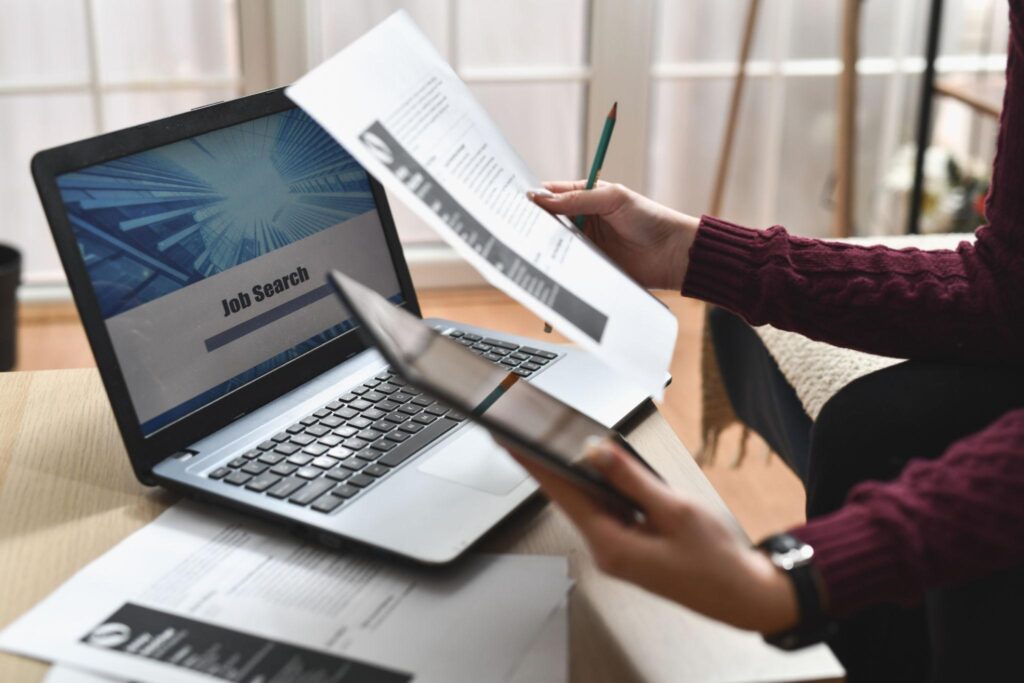 resume tips, single mom, women returning to work, career break resume, resume after career break, single mom career advice, resume writing tips, women reentering workforce, employment gap resume, career comeback, resume for moms, workforce reentry, transferable skills, professional resume tips