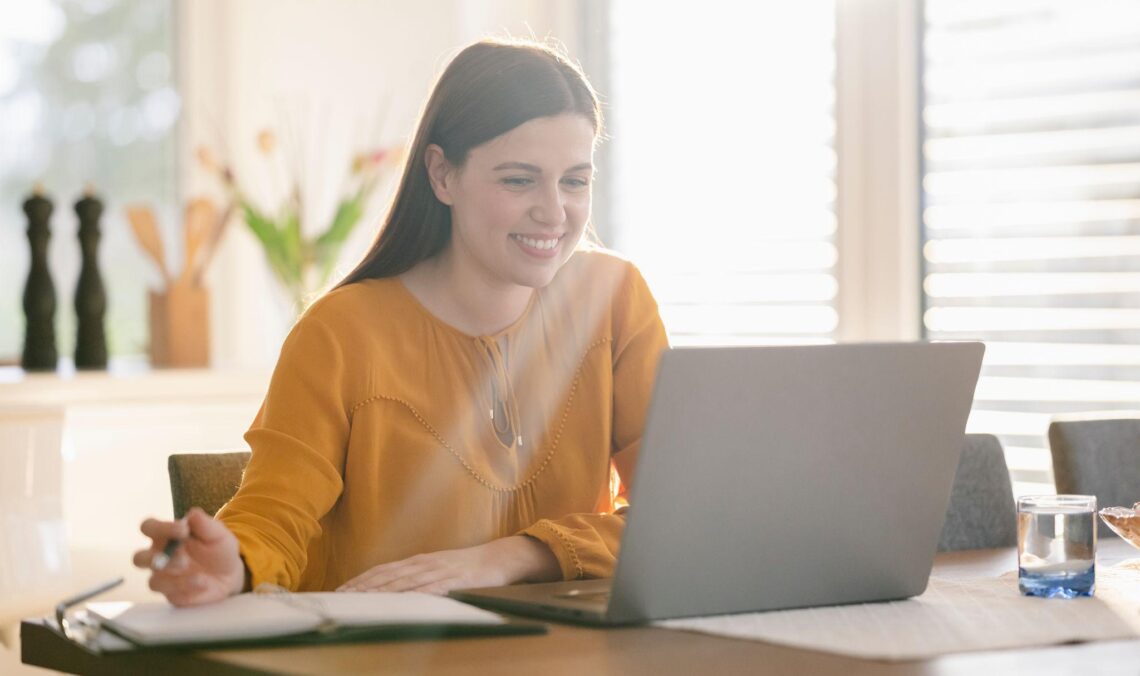 resume tips, single mom, women returning to work, career break resume, resume after career break, single mom career advice, resume writing tips, women reentering workforce, employment gap resume, career comeback, resume for moms, workforce reentry, transferable skills, professional resume tips