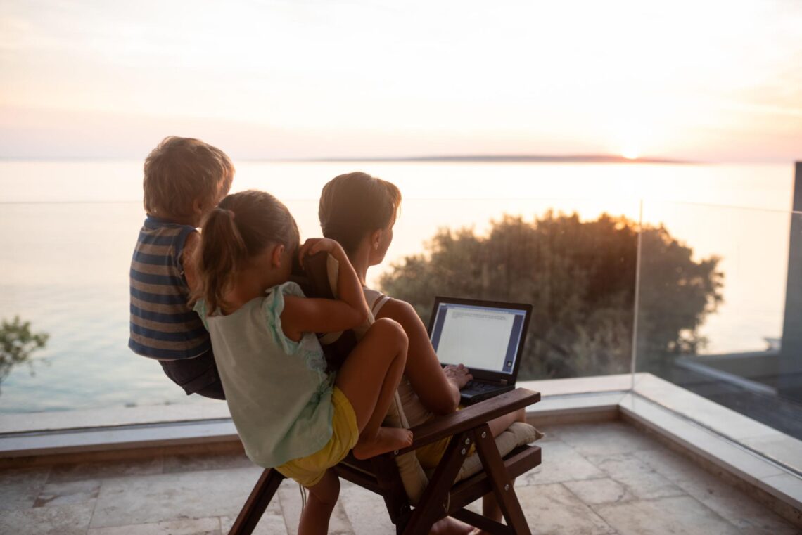 work-life balance, work life balance, single mom, single mom burnout, single mom self-care, work-life balance tips, single parenting stress, avoiding burnout as a single mom, single mom mental health, balancing work and motherhood, stress management for moms, healthy routines for single moms