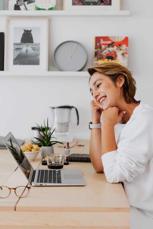 ChatGPT, ChatGPT prompts, social media content creation, AI writing, social media marketing, content calendar, Instagram captions, Facebook marketing, LinkedIn content, content ideas, AI prompts, prompt engineering, social media engagement, personal branding, single mom