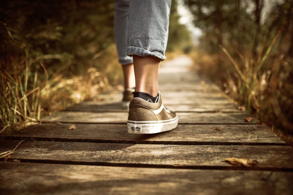 lose weight, walking workouts, walking for weight loss, brisk walking, interval walking, fitness tips, healthy lifestyle, exercise, weight loss, calorie burn, walking routine, active lifestyle, single mom, wellness, home workouts