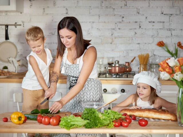 Meal Prep Ideas for Busy Moms: Healthy and Simple Solutions for the Week
