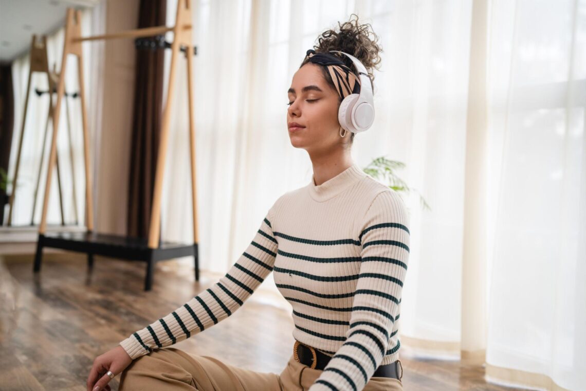 meditation tips, mindfulness, meditation for moms, single mom wellness, single mom, stress management, mindfulness practices, self-care for moms, guided meditation, emotional wellness, mental health, mindfulness exercises, relaxation techniques, parenting stress, healthy habits, wellness routine