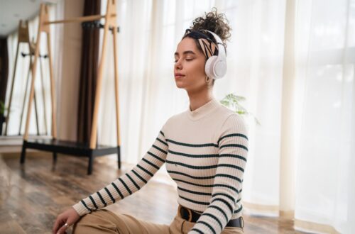 meditation tips, mindfulness, meditation for moms, single mom wellness, single mom, stress management, mindfulness practices, self-care for moms, guided meditation, emotional wellness, mental health, mindfulness exercises, relaxation techniques, parenting stress, healthy habits, wellness routine