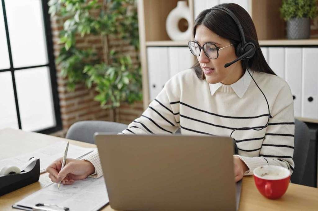 remote work, work from home, remote jobs, family life, work life balance, single mom, remote career, productivity, flexible work, home office, remote worker, parenting, family management, work from home tips, remote employment, time management, professional growth, remote workforce, virtual work, work from anywhere