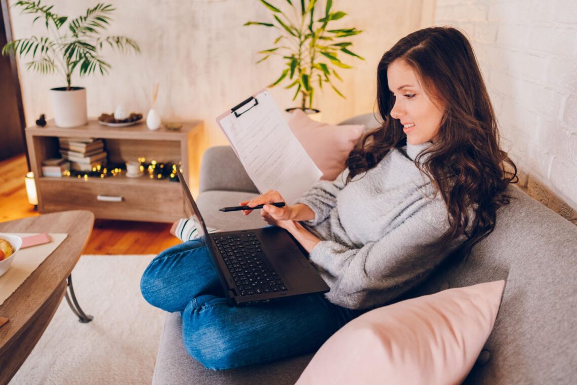 remote work, remote work advice, single mom, work from home, remote productivity, stay motivated, remote employee wellness, active lifestyle, work from home tips, single mom, remote career, productivity habits, healthy remote work, work-life balance, remote worker motivation, home office setup