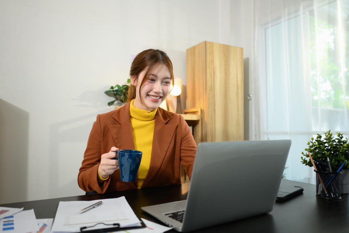 professional website, business website, website design, small business website, SEO, lead generation, online marketing, website credibility, responsive website, business growth, website optimization, customer trust, single mom entrepreneur, digital marketing, single mom