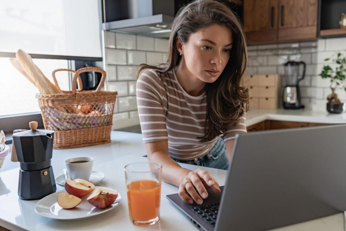 business mistakes, small business growth, small business tips, growing a small business, small business marketing, business systems, pricing strategy, customer service, business growth strategies, small business management, entrepreneur mistakes, business planning, single mom
