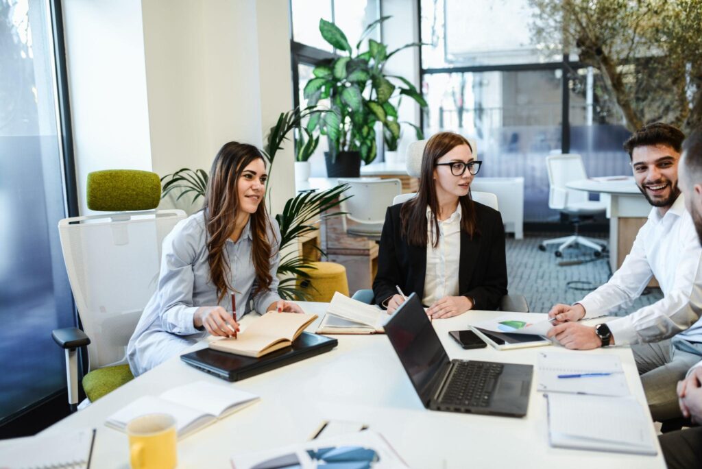 start a business, business on a budget, low cost business ideas, affordable business startup, small business tips, entrepreneurship, startup costs, business plan, online business, marketing on a budget, single mom entrepreneur, home business, business funding, single mom