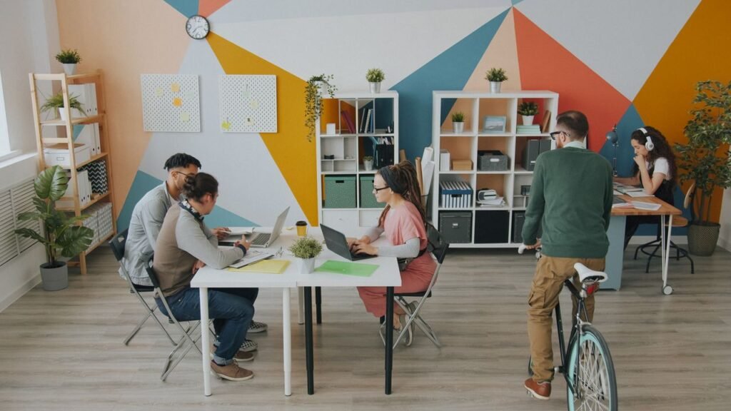 small business, single mom, start a small business, business startup, entrepreneur, starting a business, small business planning, startup costs, business plan, business budgeting, small business branding, single mom entrepreneur, women entrepreneurs, starting a business with little money
