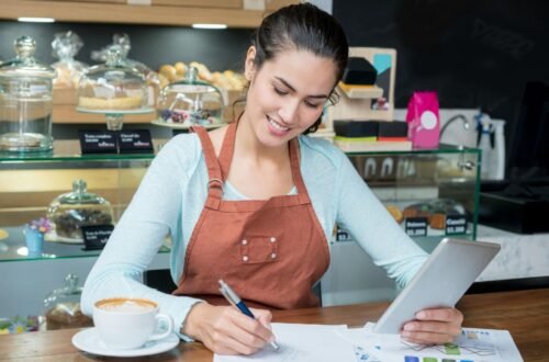 small business, single mom, start a small business, business startup, entrepreneur, starting a business, small business planning, startup costs, business plan, business budgeting, small business branding, single mom entrepreneur, women entrepreneurs, starting a business with little money